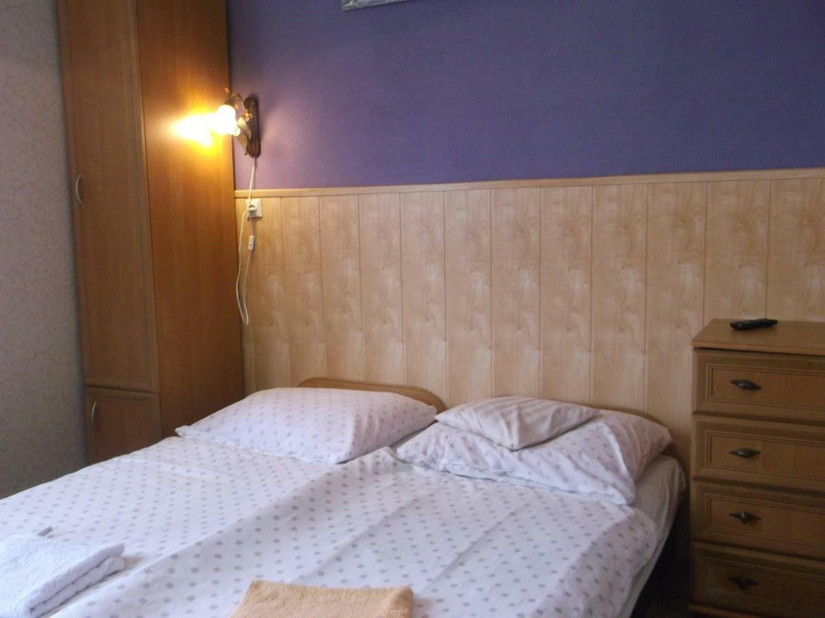 Gosciniec Iwona Hotel Glucholazy Eksteriør billede