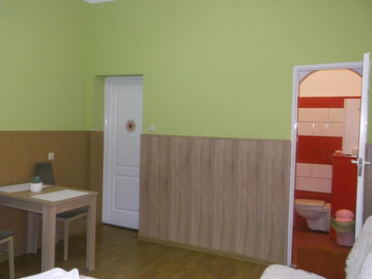 Gosciniec Iwona Hotel Glucholazy Eksteriør billede